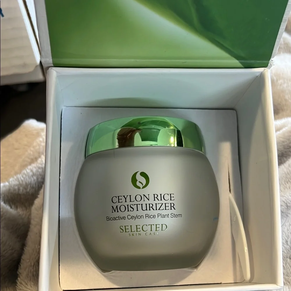 Ceylon Rice Moisturizer - White - Picture 2 of 2